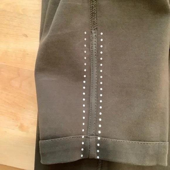 LULULEMON City Trek Trouser in Military Green Ponte Size 6 - Picture 9 of 9